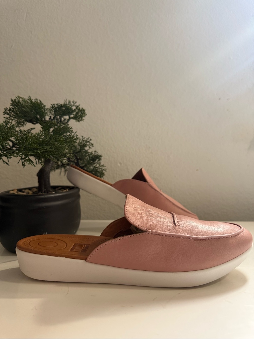 Fitflop serene mule size 8.5 Pink Leather Slip-On Mule with White Platform
